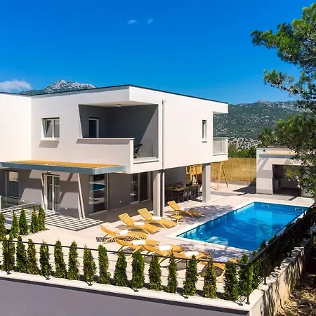 Tela Vila *